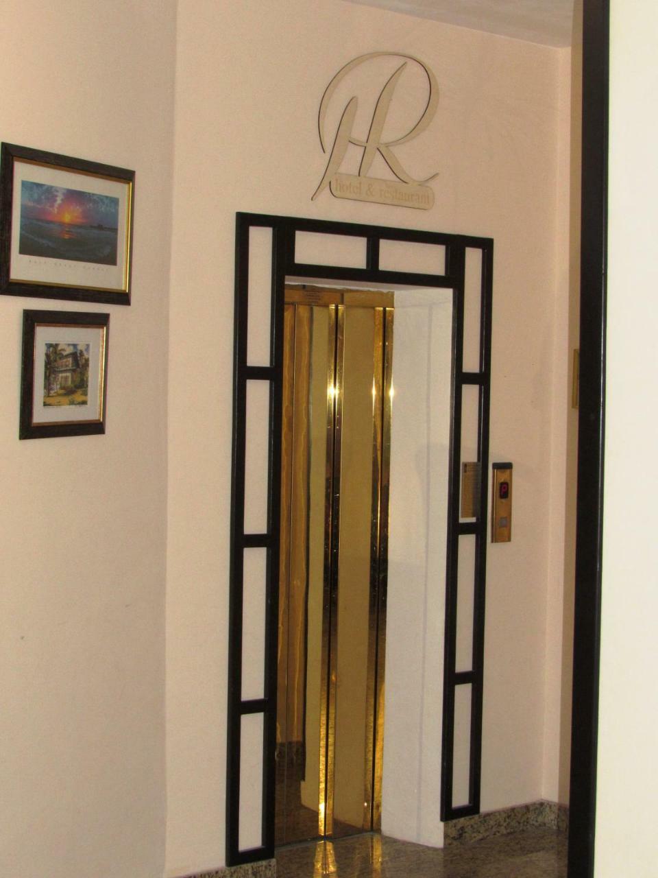 Hotel Roberts Sibiu Exterior photo